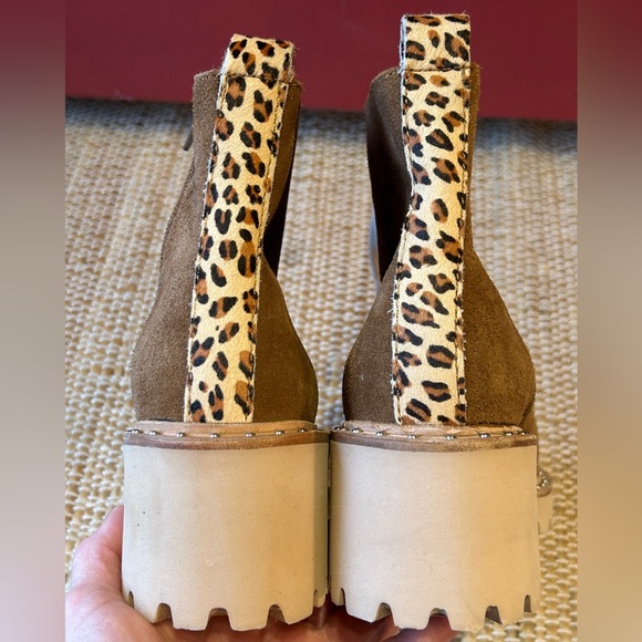 NWOT DOLCE VITA s8.5 suede boots-a few studs around sole missing-see last pic - Picture 8 of 10